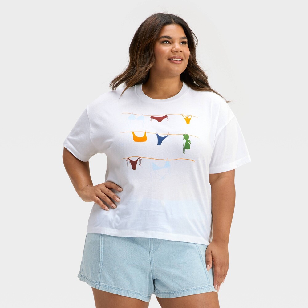 Size 1X - Universal Thread Short Sleeve Boxy Graphic T-Shirt - White